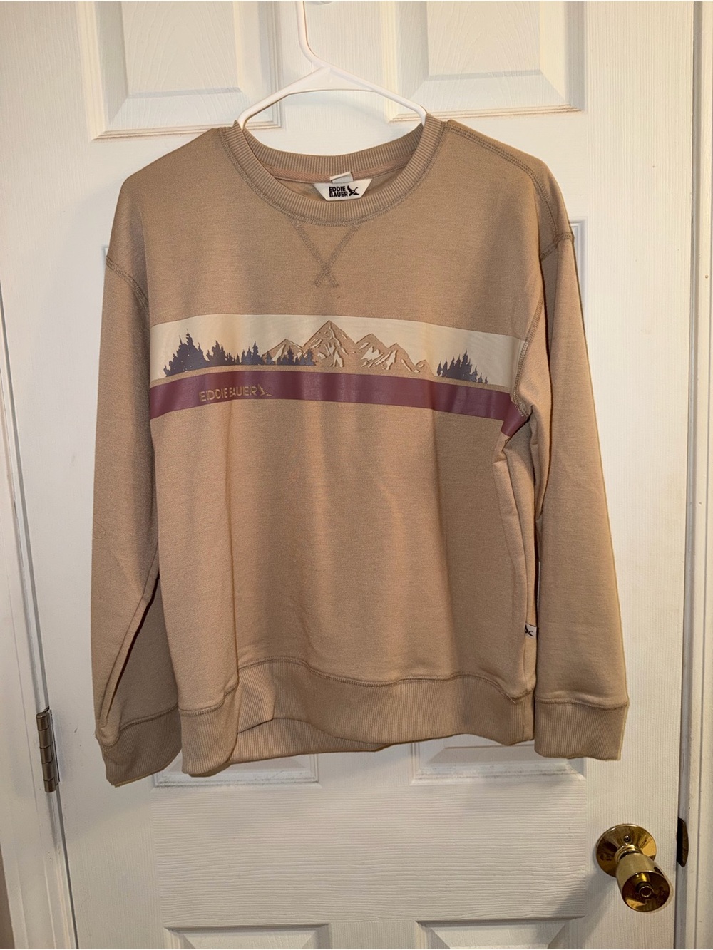 Eddie Bauer Crewneck with Mountain Graphic